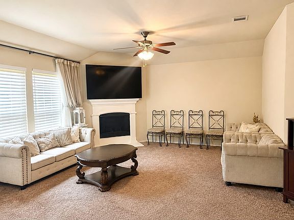 3rd image of 112 Rustic Oak Ln
