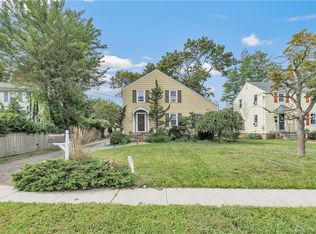 43 Glendale Rd, Stratford, CT 06614