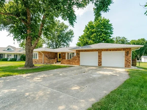 540 Ventura Dr, Forsyth, IL 62535