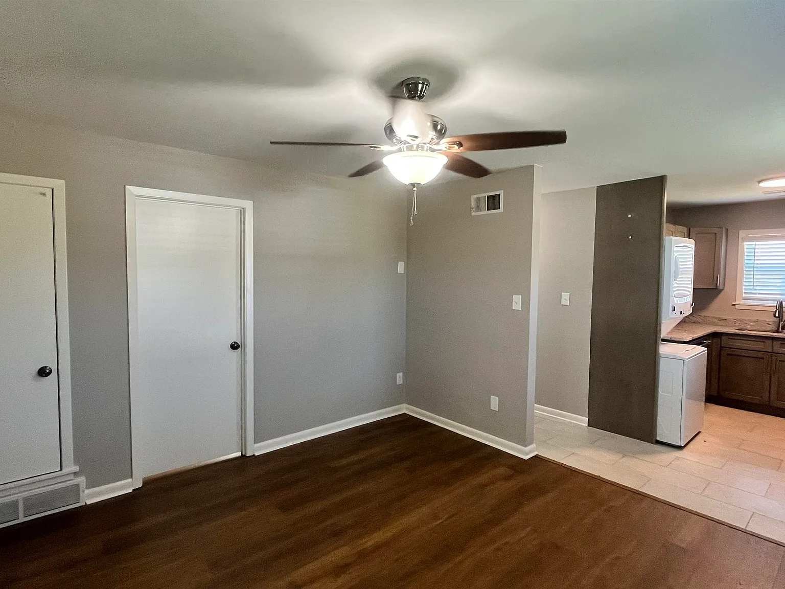 3 bed, 1.0 bath, 913 sqft, $1,525 — Photo 2
