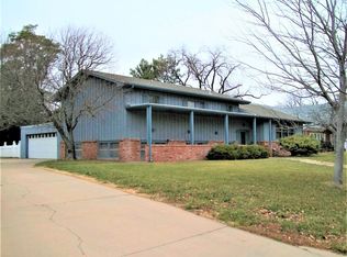 1911 McKinney Dr, Great Bend, KS 67530
