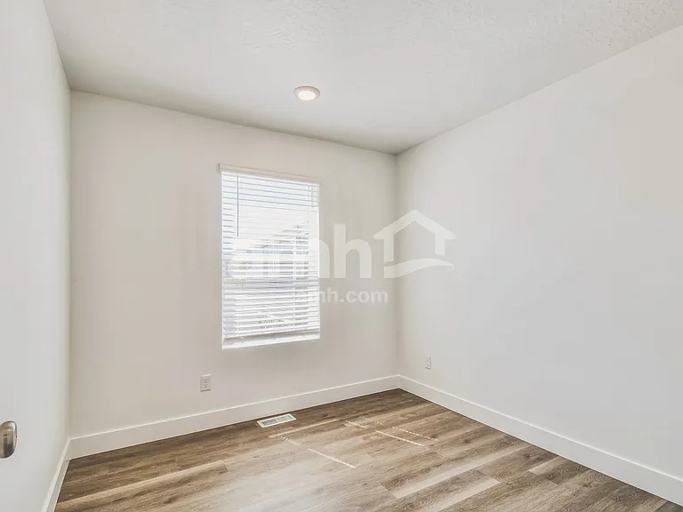 7691 S Castleton Ln — Photo 12