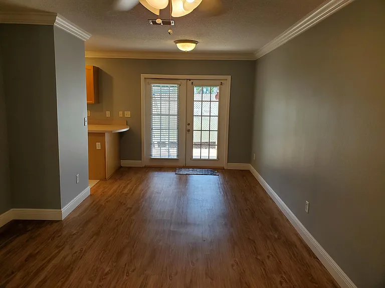 5660 Samter Ct — Photo 4