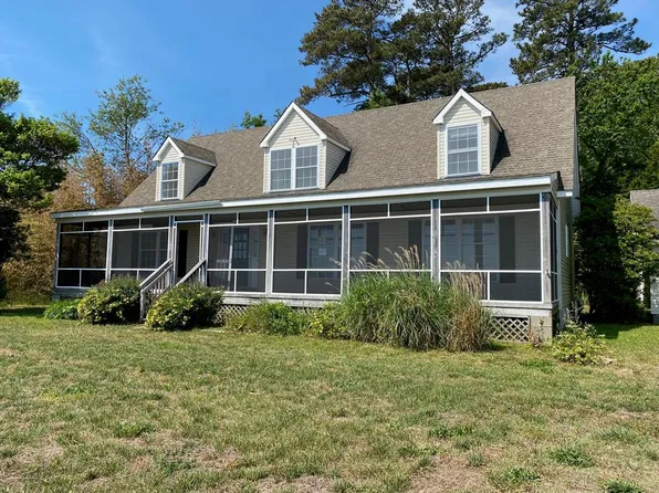 2 Beach Rd, Reedville, VA 22539