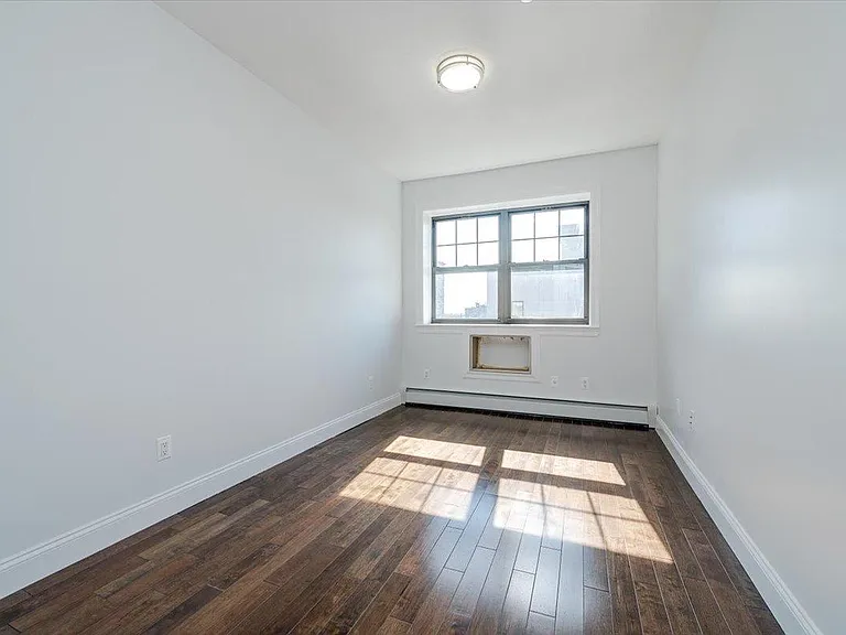 2115 Burr Ave #4A — Photo 6