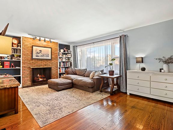 5th image of 2432 N 79th Ave