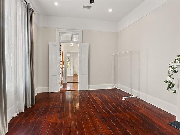 5th image of 2841-43 Constance St