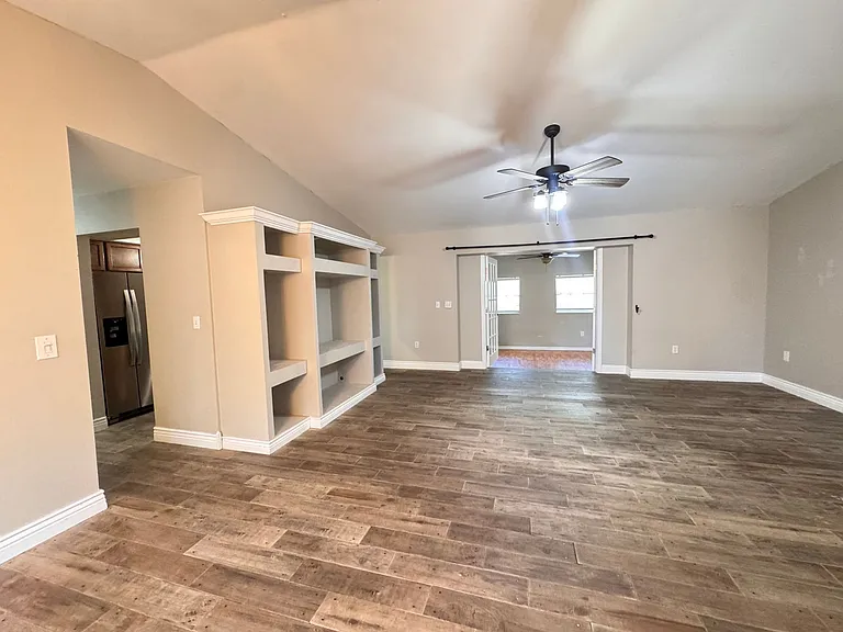 5619 Colonial Oaks Blvd — Photo 4