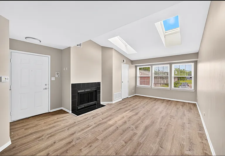 1618 Country Lakes Dr #105 — Photo 1