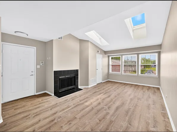 1618 Country Lakes Dr APT 105, Naperville, IL 60563