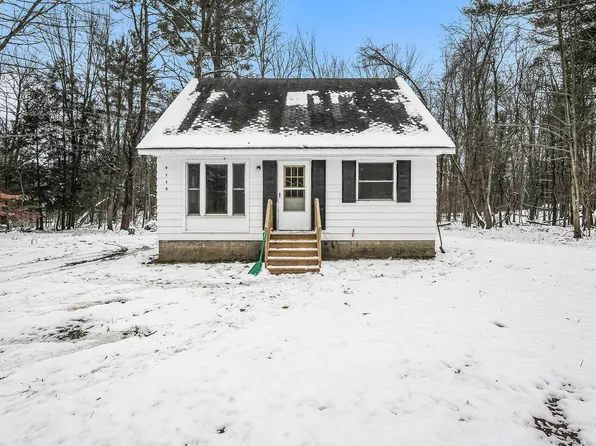 9115 Roosevelt Rd, Holton, MI 49425