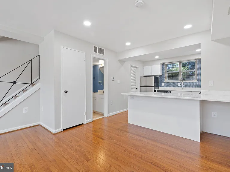 2512 N Dearing St — Photo 8