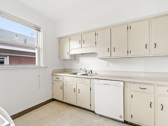5th image of 5923-5925 Hobart St #5923