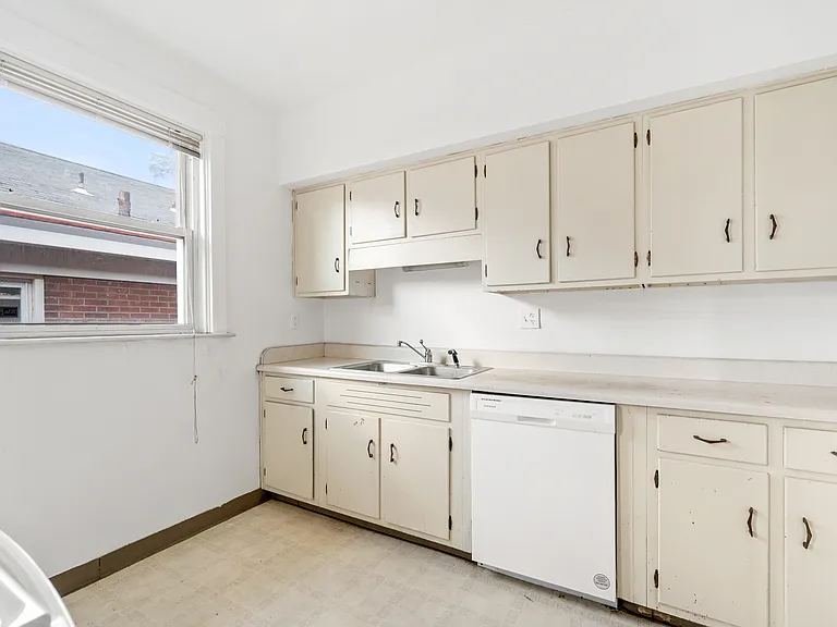 5923-5925 Hobart St #5923 — Photo 5