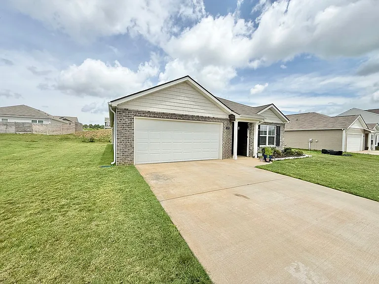 117 Crescent Cir — Photo 2