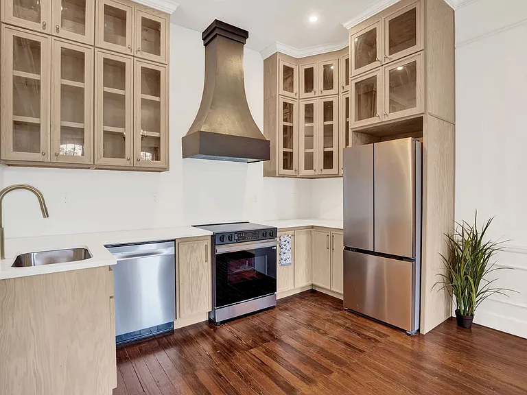 307 E Liberty St — Photo 12