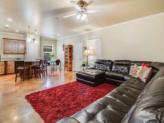 3rd image of 215 Stoneridge Dr