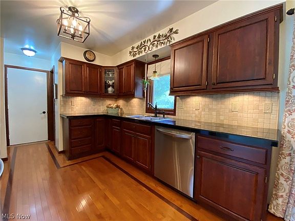 4th image of 531 Joann Dr
