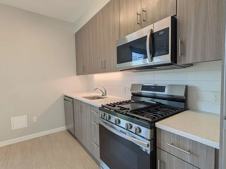 Division 31 Apartments — Photo 14