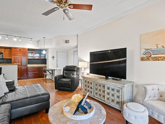 3rd image of 4403 Tuscany Way