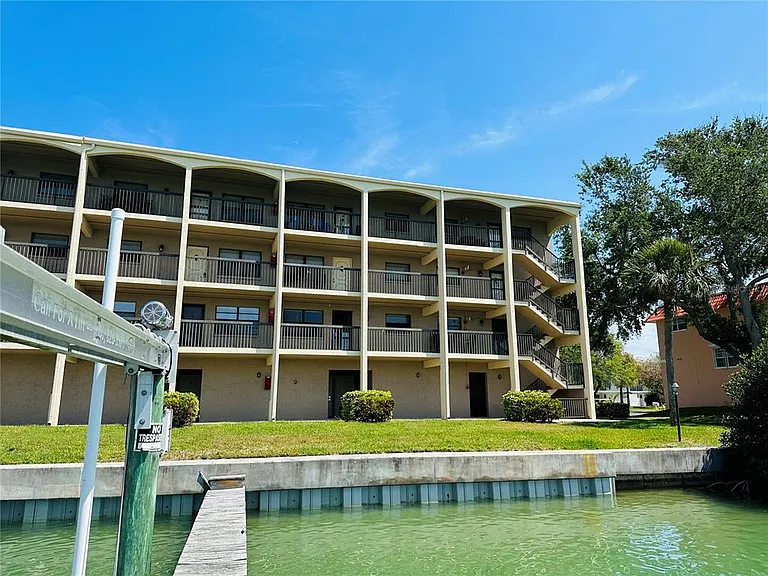 12500 Capri Cir N #401 — Photo 46