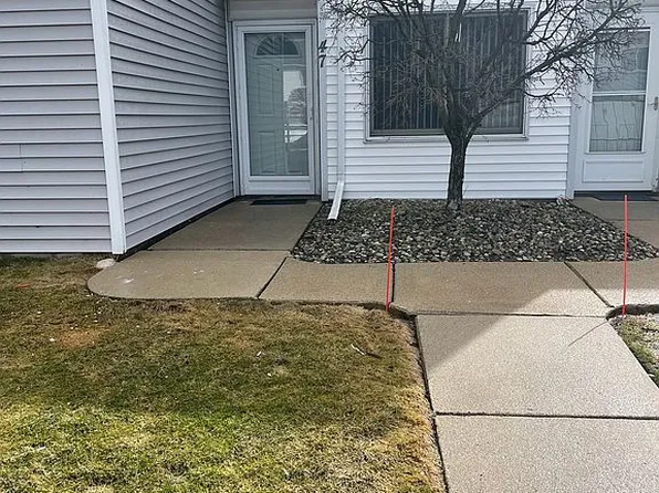 47 Rosebud Ln, Mount Clemens, MI 48043