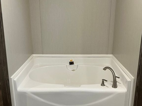 5th image of 31 Poole Cir