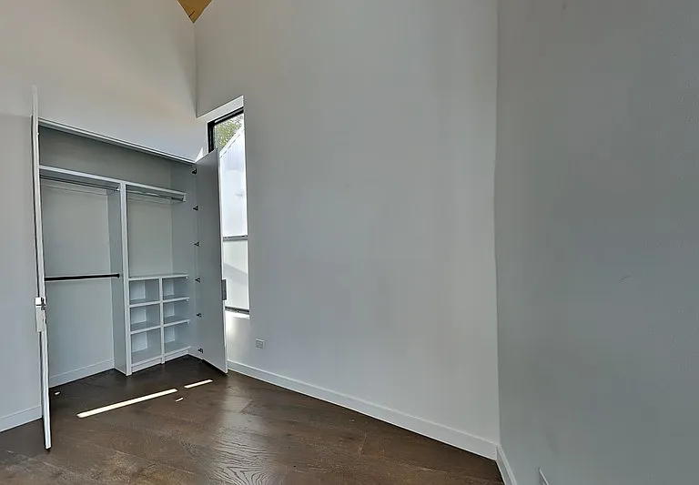 904 Blackland Ct — Photo 8