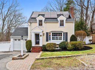 7 Robert St, Wakefield, MA 01880