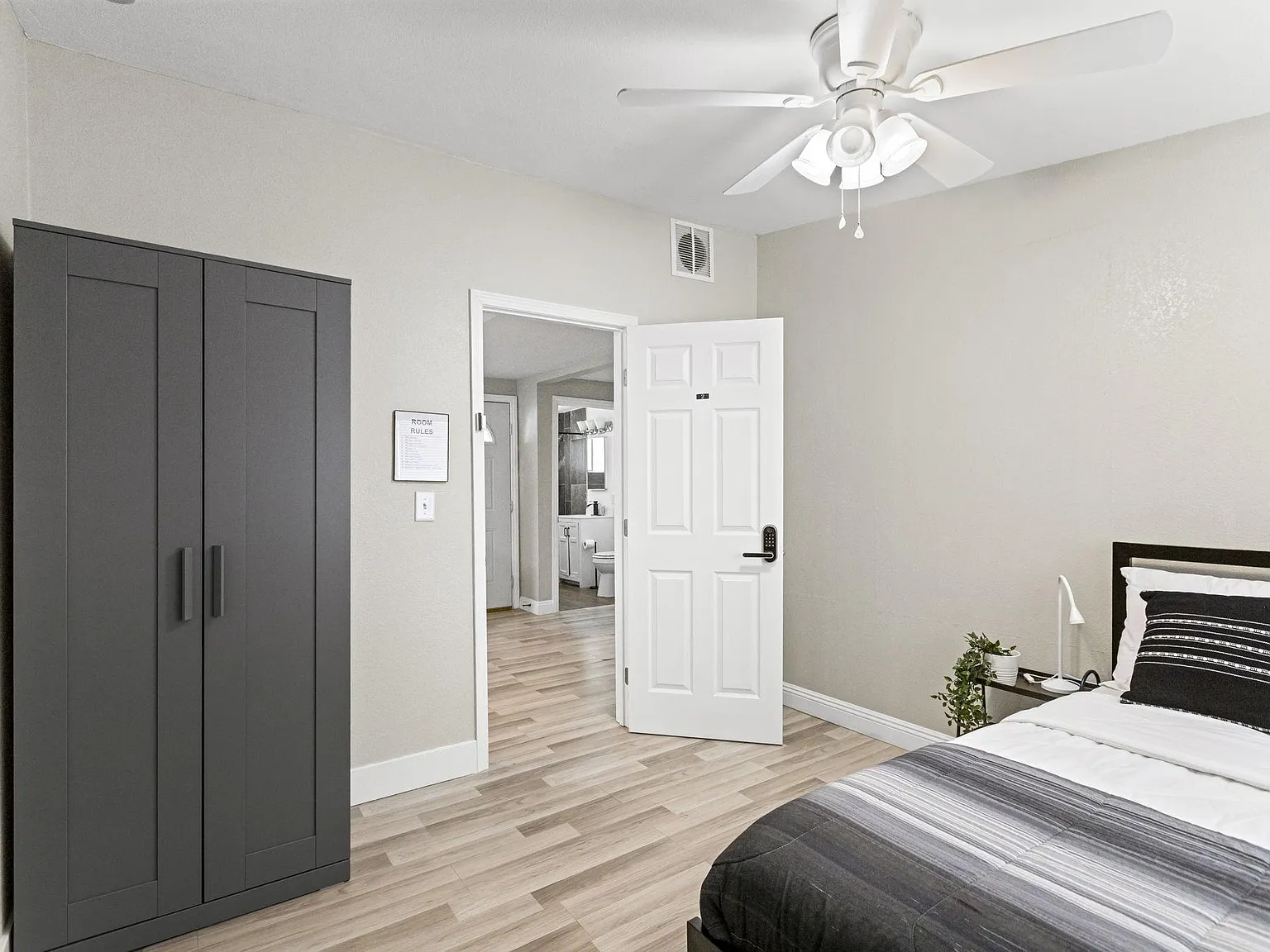 4 bed, 3.0 bath, 1673 sqft, $780 — Photo 2