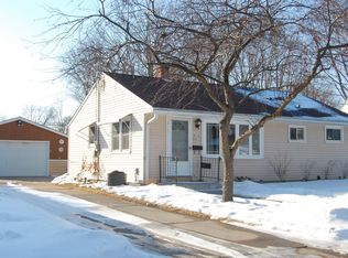 W168N8415 Jacobson Dr, Menomonee Falls, WI 53051