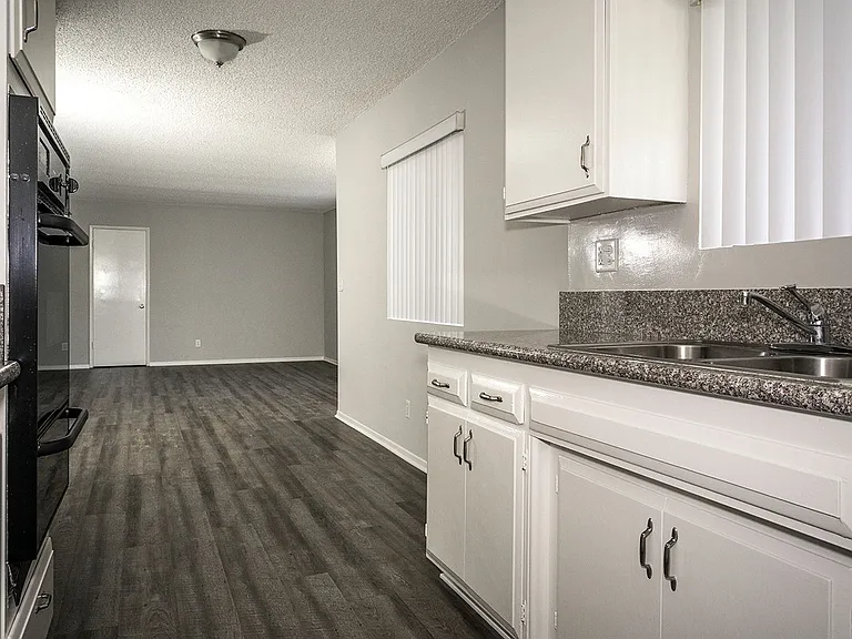 631 E Verdugo Ave — Photo 14