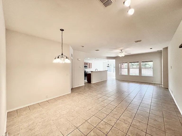 903 Mazatlan Ct — Photo 2
