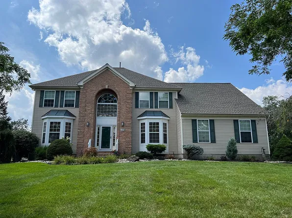 15 Periwinkle Dr, Monmouth Junction, NJ 08852