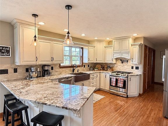 4th image of 214 Walnut Dr