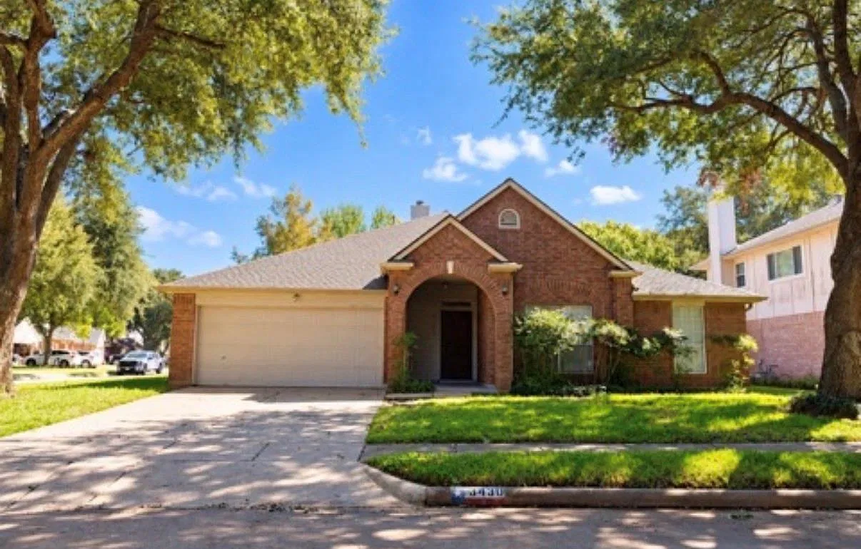 4 bed, 4.0 bath, 2194 sqft, $2,150 — Photo 1