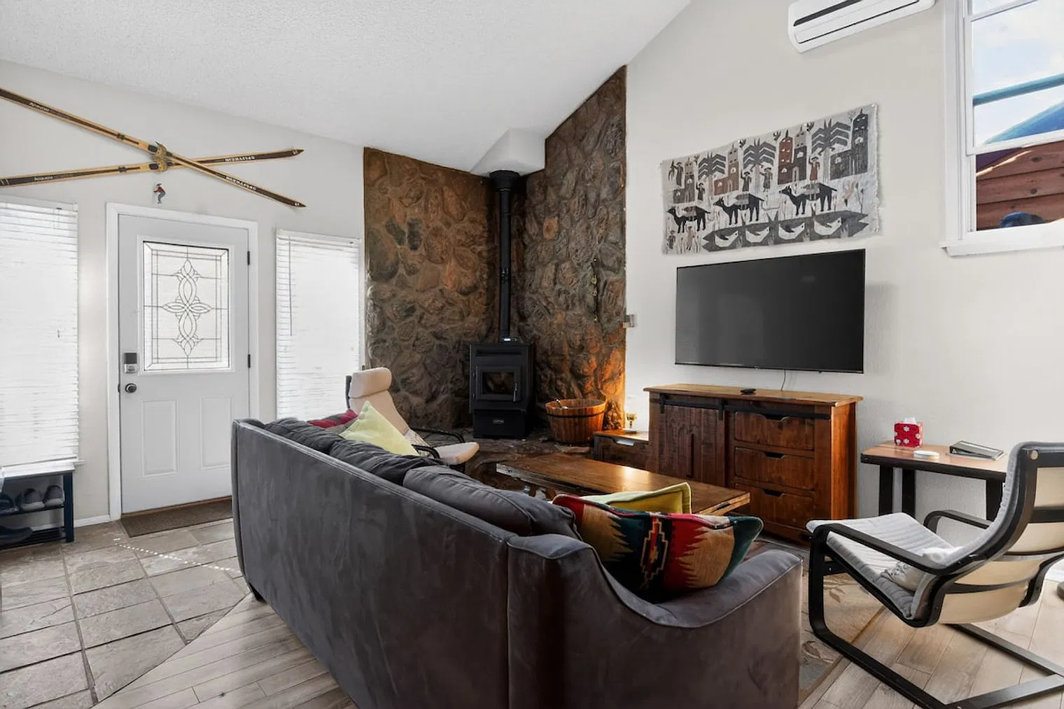 3 bed, 2.0 bath, $6,733 — Photo 2