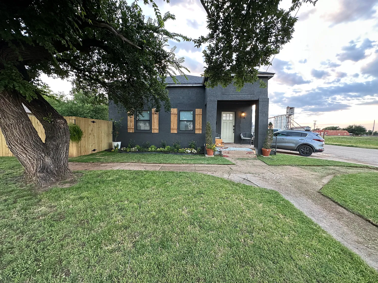 2 bed, 900 sqft, $1,500 — Photo 1