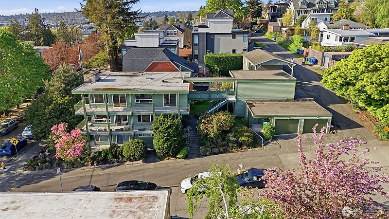 3rd image of 1318 W Barrett Street