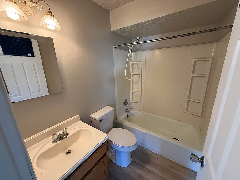 1416 E 5th St #5 — Photo 8