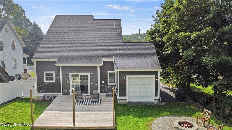 4th image of 233 Maple Avenue