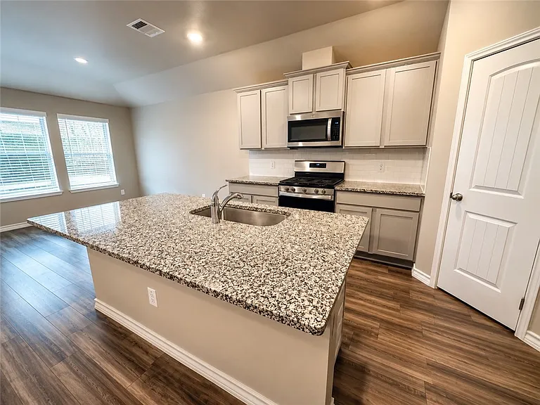 1417 Maverick Rd — Photo 2