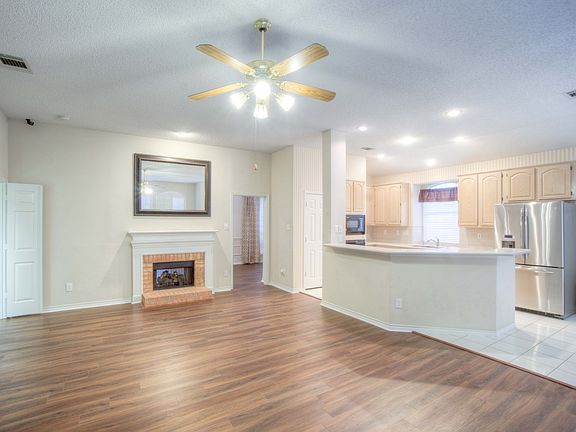 3rd image of 6757 Burr Oak Dr