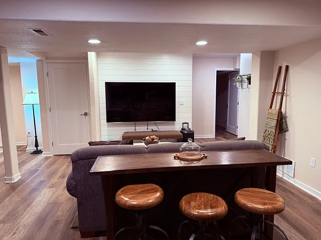 933 Zodo Ave — Photo 4