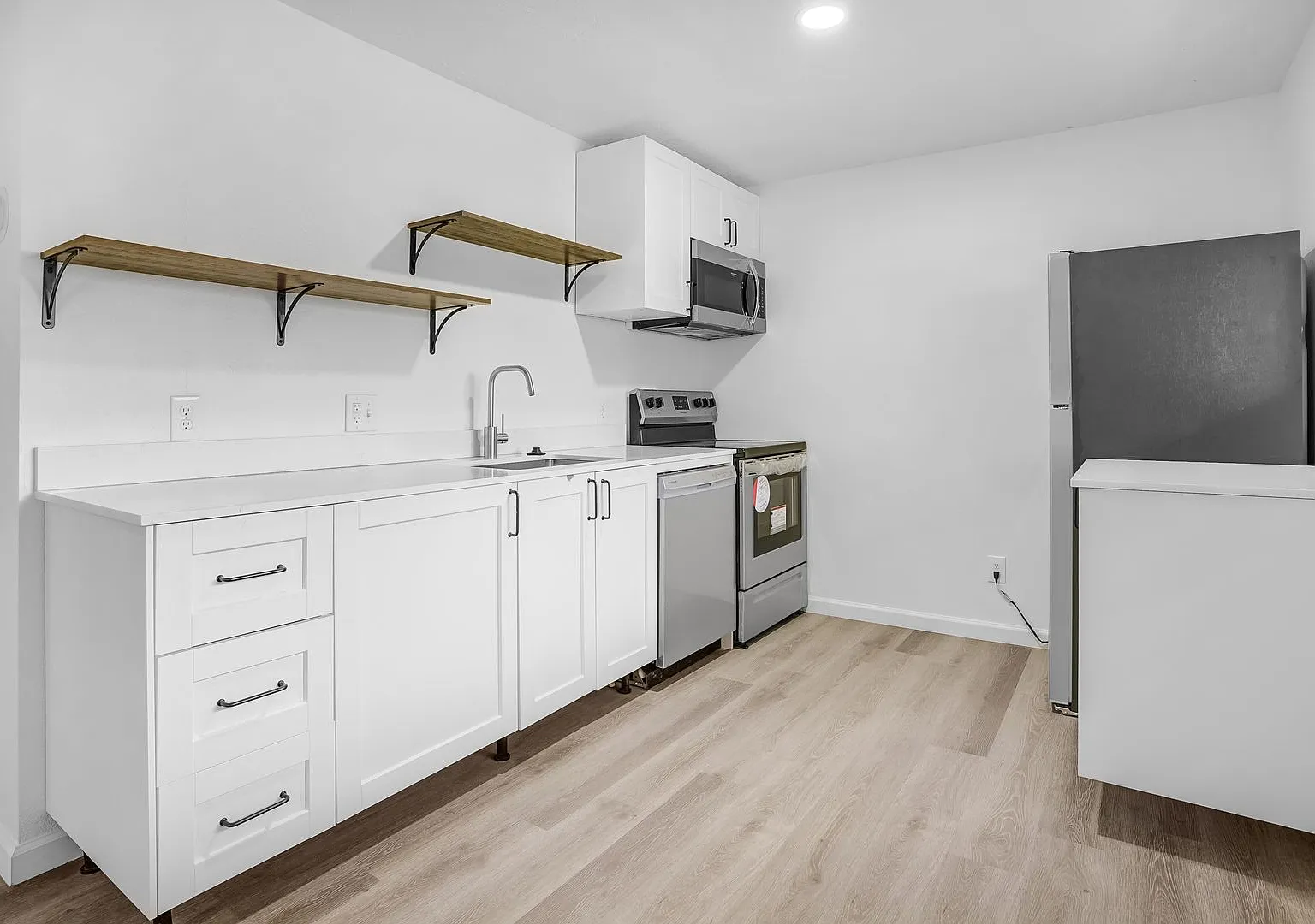 Jefferson Apartments — Photo 1