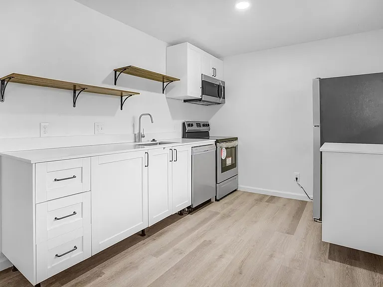 254 N 700 W — Photo 1
