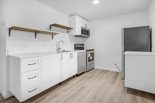 254 N 700 W Photo 1