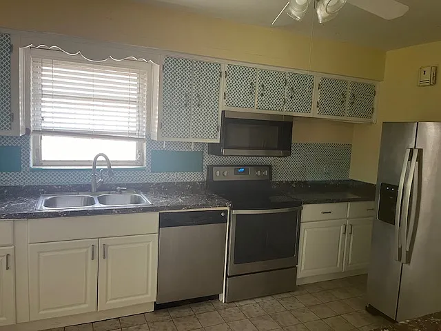 966 SW 10th St — Photo 9