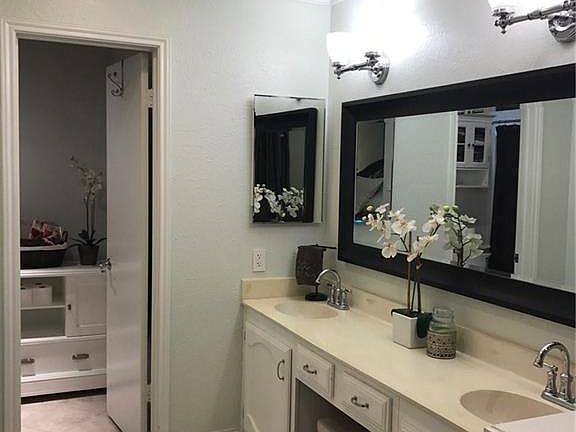 3rd image of 7004 Greenspring Dr