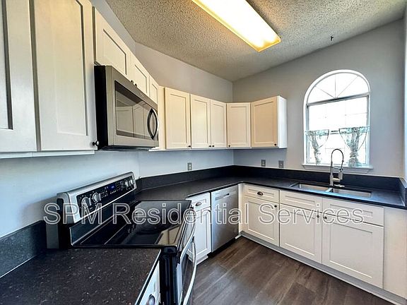 2nd image of 717H Bragg Dr